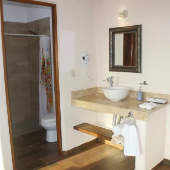 baño completo estudio palma hotel en sayulita villa los corales
