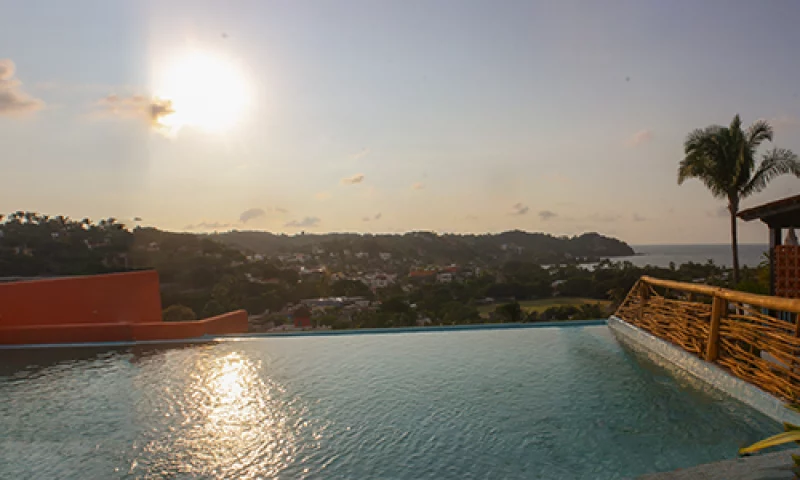 vista-de-la-terraza-alberca-hotel-en-sayulita-villa-los-corales